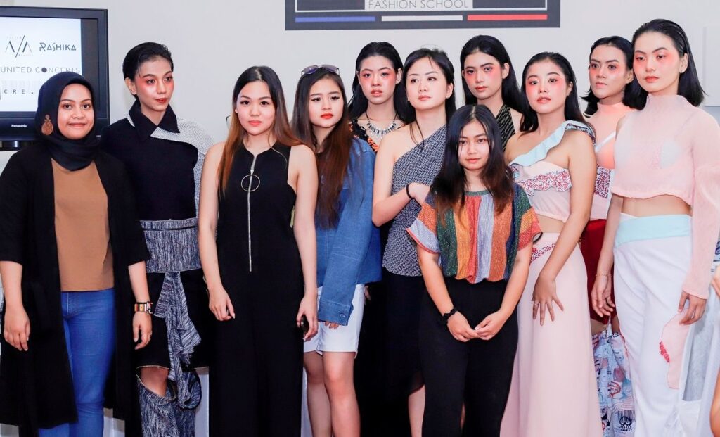 Mengulas Desainer Muda Berbakat di Paris, Dunia Mode
